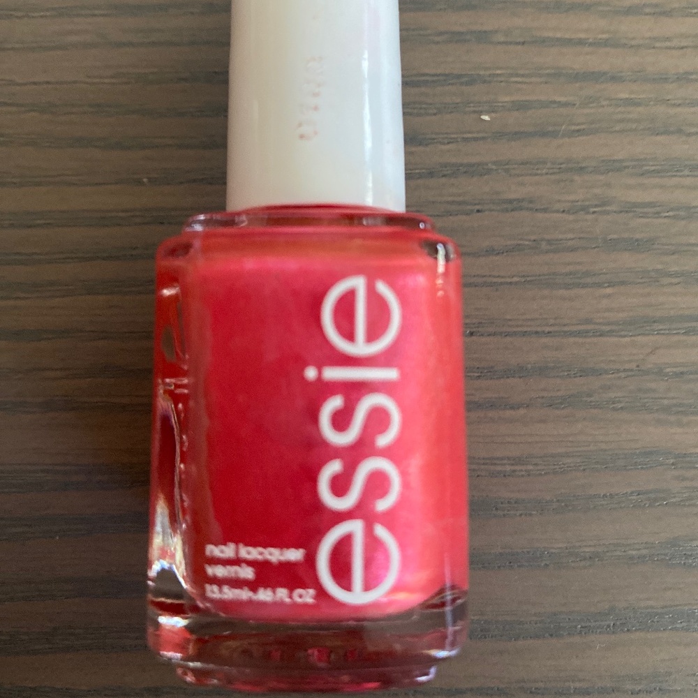 Essie polish nail number 1675